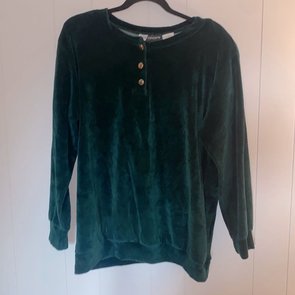 New Concepts Velvet Top Size S